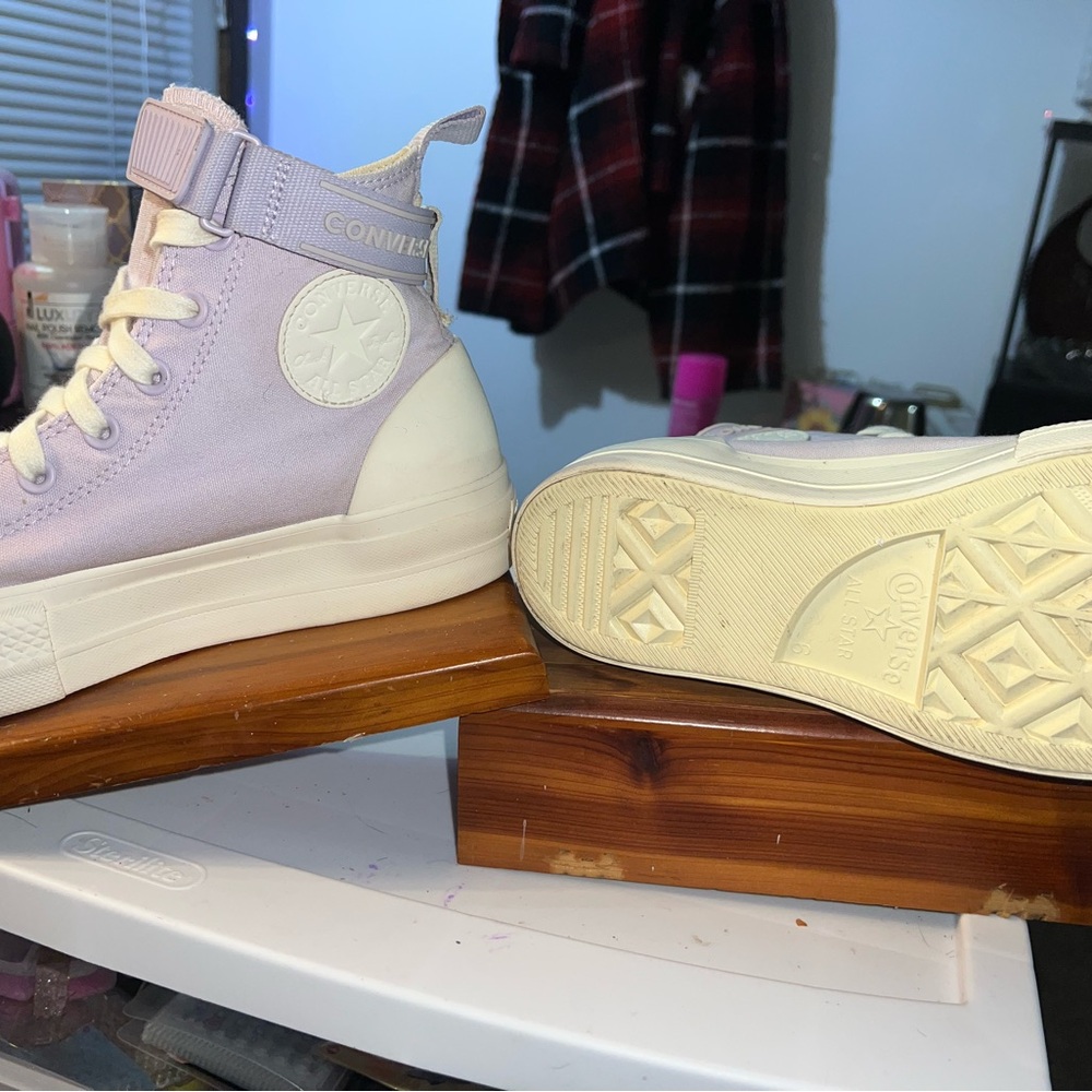 Converse High-Top Sneakers in Light Purple and Off-White like new - Picture 4 of 16
